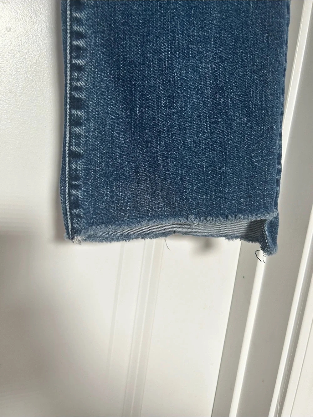 MOTHER Insider Crop Step Hem Fray Jeans